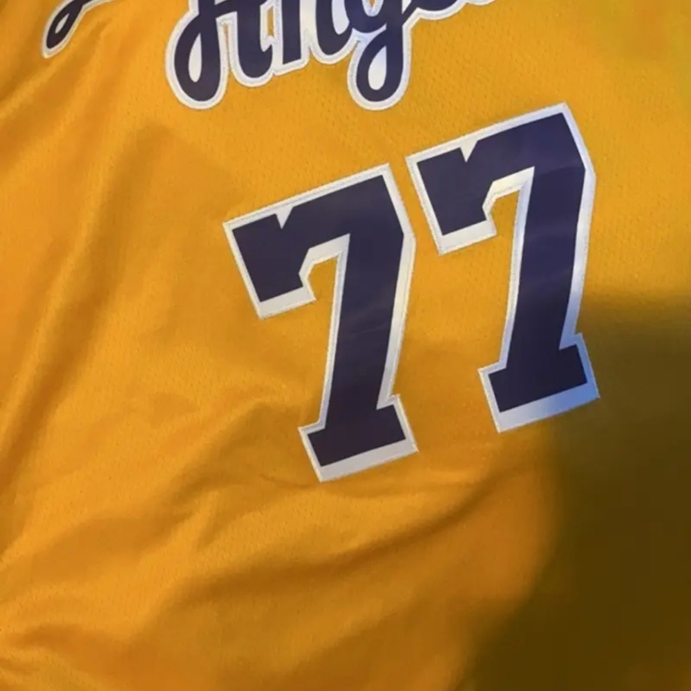 Luka Doncic Los Angeles Lakers Yellow Basketball Jersey SIZE XL ... BRAND NEW - Picture 10 of 12